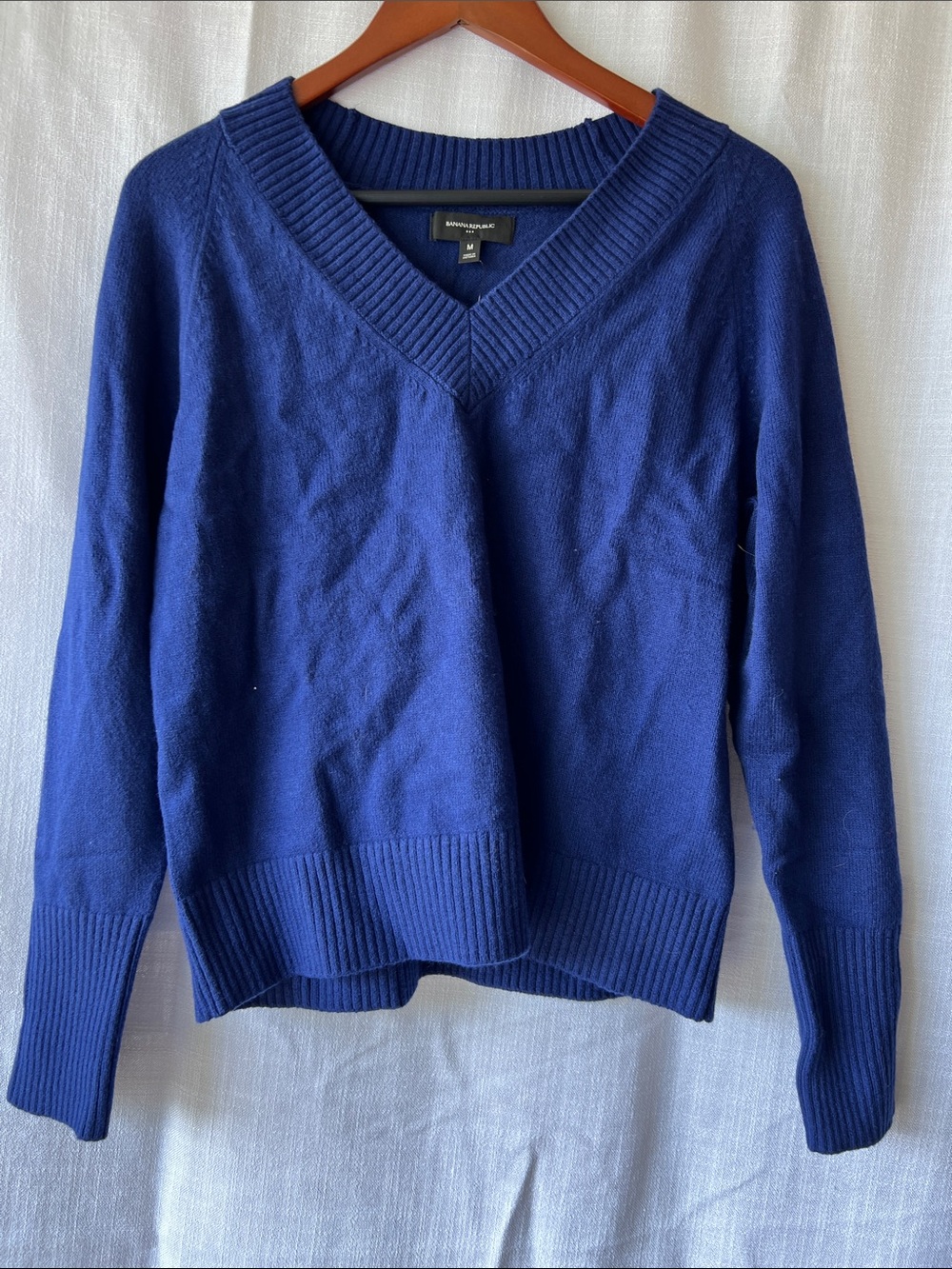 Banana Republic Women's Blue V-Neck Sweater